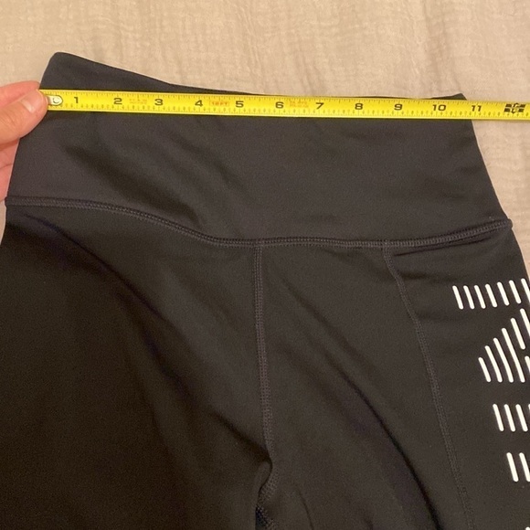 Nike black leggings with back pocket. Size Xs. - Picture 8 of 11